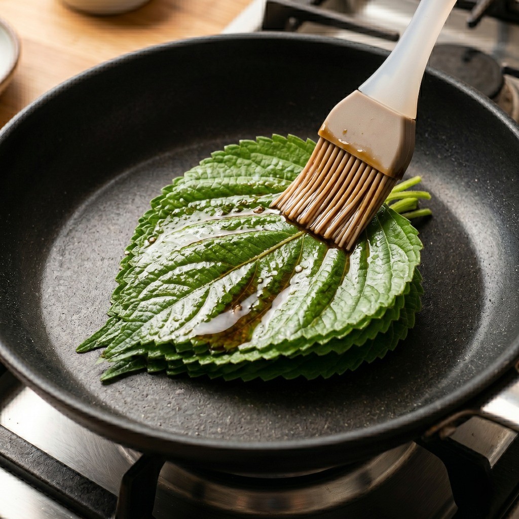 참기름을 더한 간장 양념장을 겹겹이 발라 프라이팬에 쪄내는 깻잎찜 준비 과정