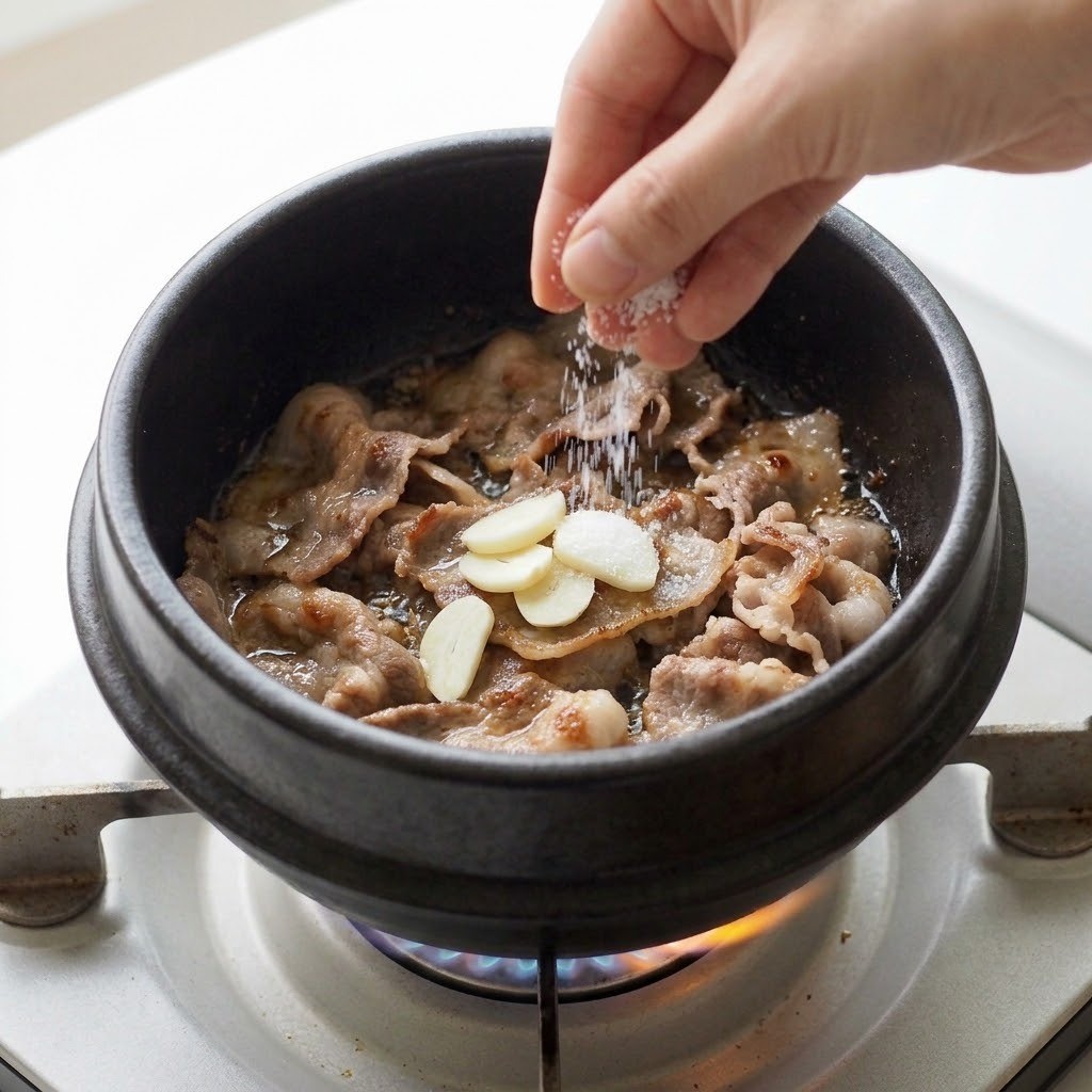 마늘과 설탕 소금으로 밑간하기, 뚝배기 불고기 만들기 2단계 편스토랑 류수영 레시피
