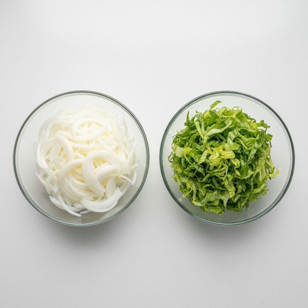 양파와 양상추 채 썰기