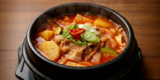 백종원 고추장찌개 레시피 완성 - 얼큰한 국물과 푸짐한 감자, 고기 건더기