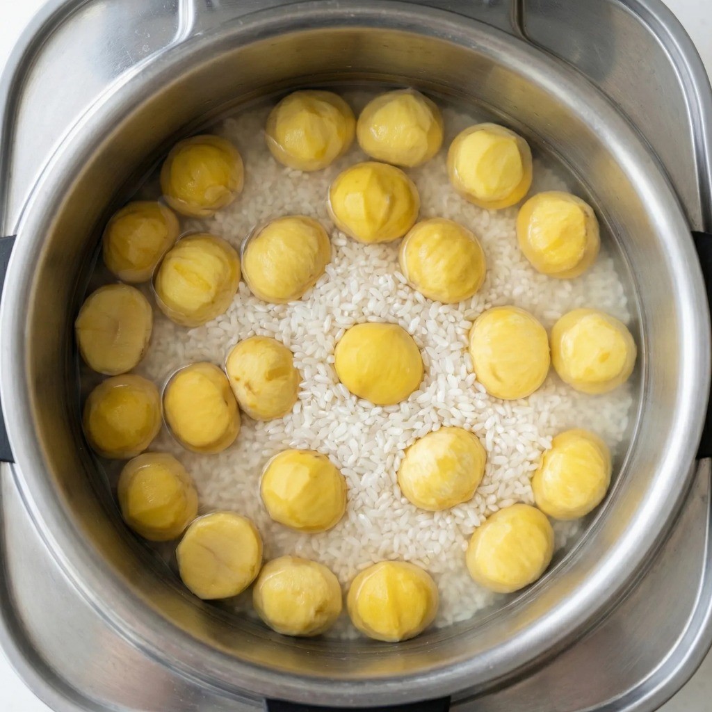 전기밥솥에 쌀과 공주 밤을 넣어 만드는 초간단 밤밥 짓기