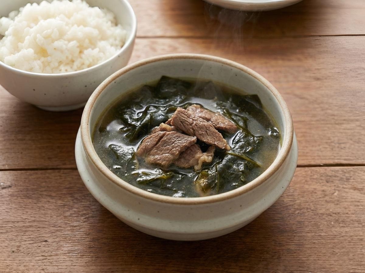 백종원 레시피로 끓인 깊고 진한 소고기 미역국 완성