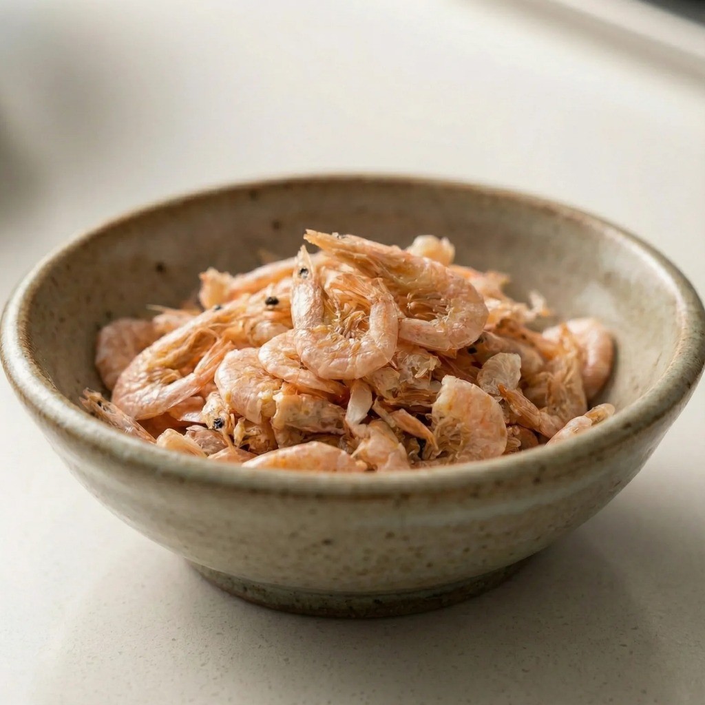 감칠맛을 위해 칼로 듬성듬성 다져서 손질한 건새우