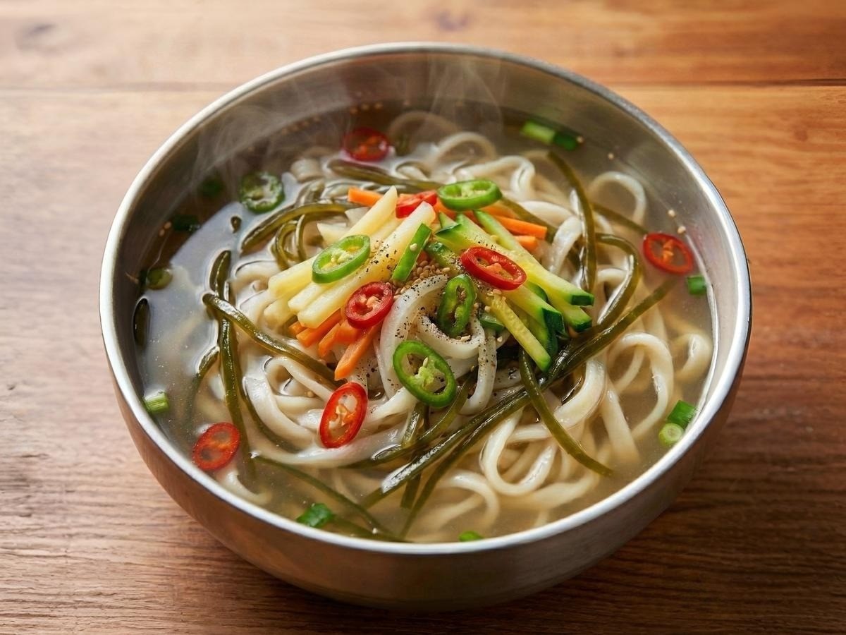 백종원 다시마 칼국수 완성 요리, 감칠맛 나는 국물과 쫄깃한 면발