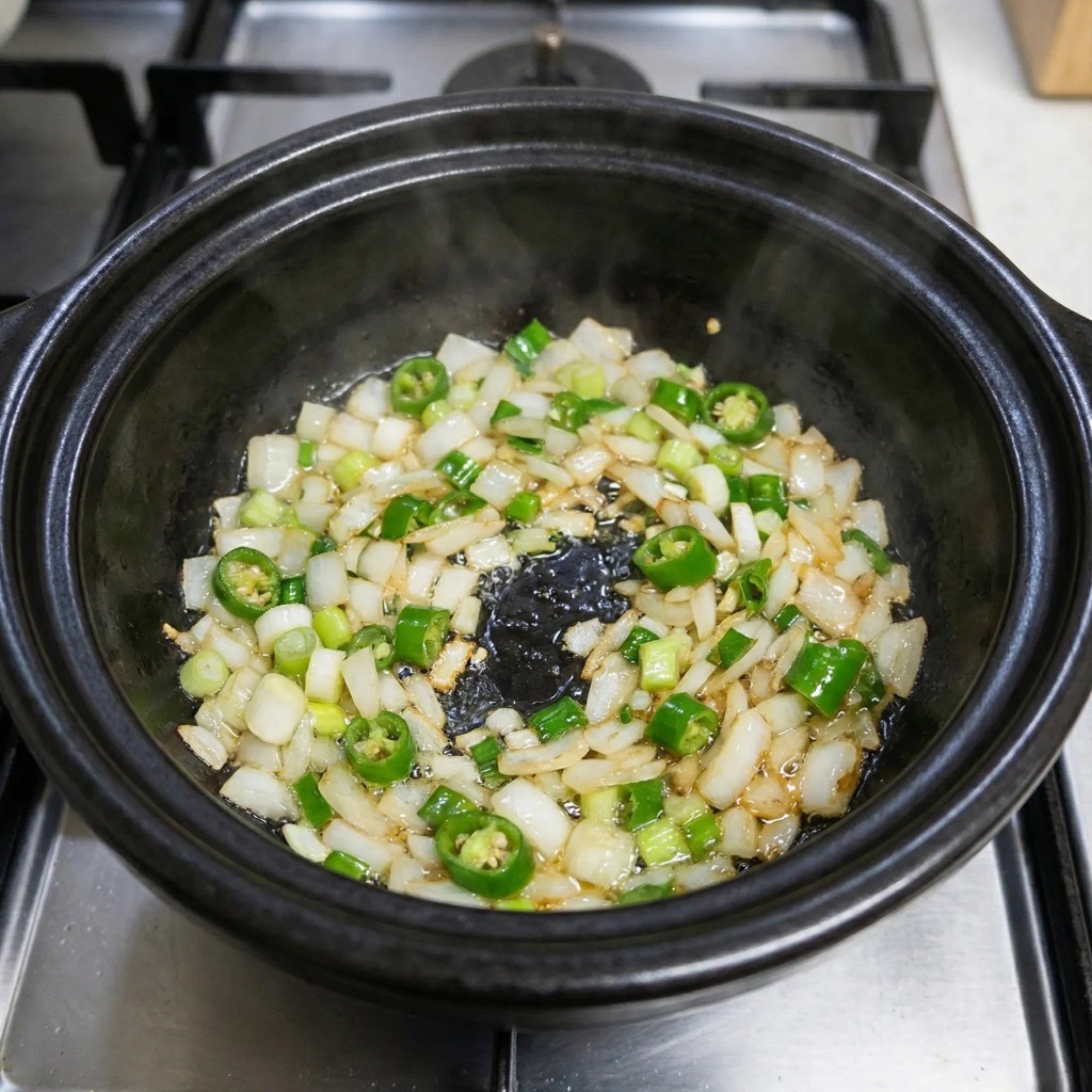 뚝배기에 식용유 두르고 채소 볶기 파기름 내기