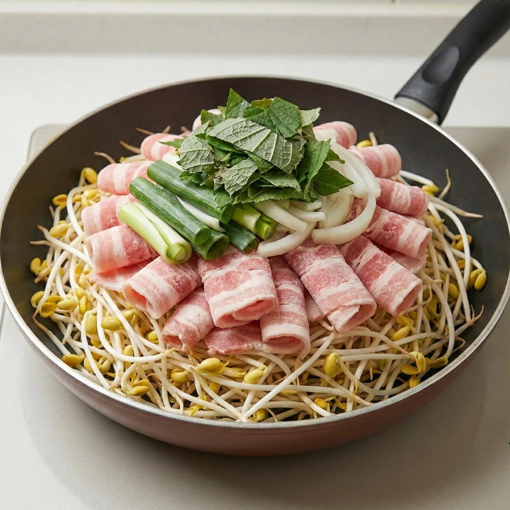 콩나물불고기 재료 담기 - 대패삼겹살과 콩나물 세팅