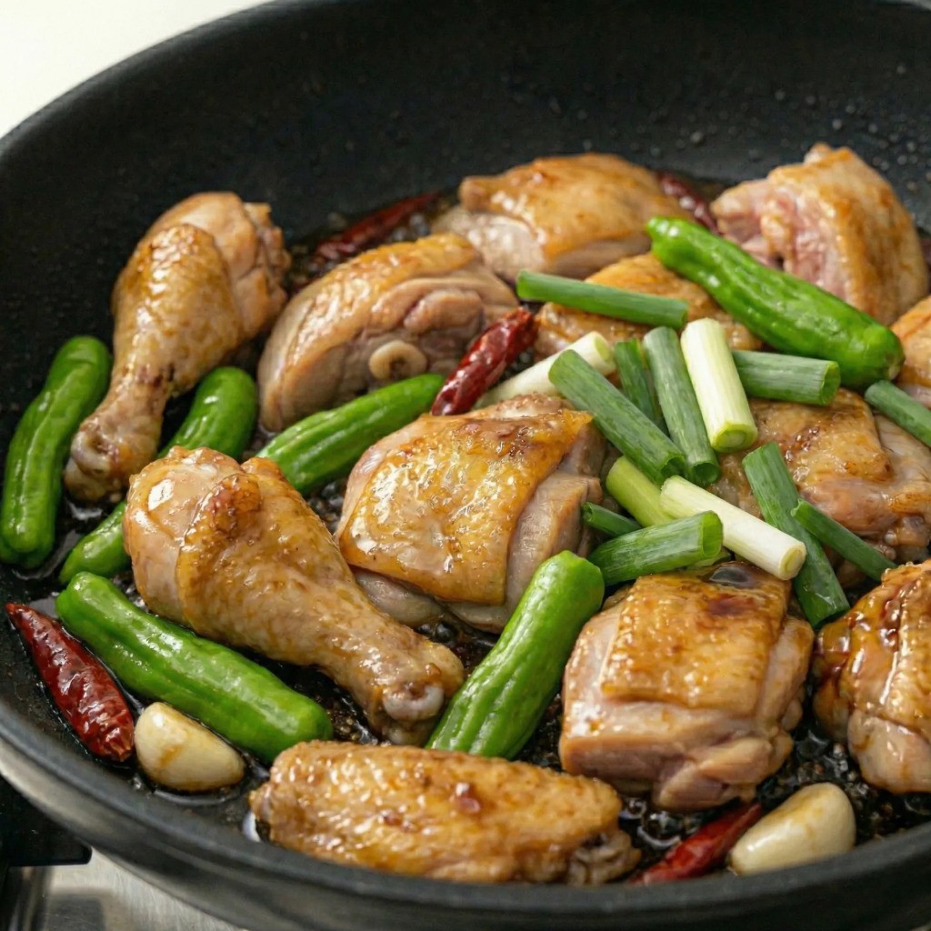 꽈리고추와 대파를 넣고 볶아 완성한 꽈리고추 닭볶음탕