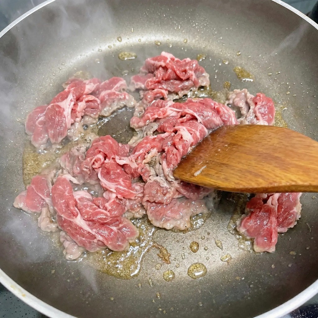 달궈진 팬에 소고기 볶기, 백종원 궁중떡볶이 레시피 고기 조리