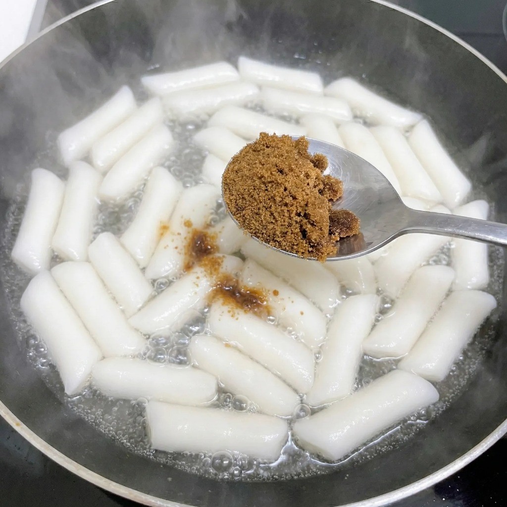 떡과 설탕 먼저 넣고 끓이기, 떡볶이 양념 잘 배게 하는 백종원 비법