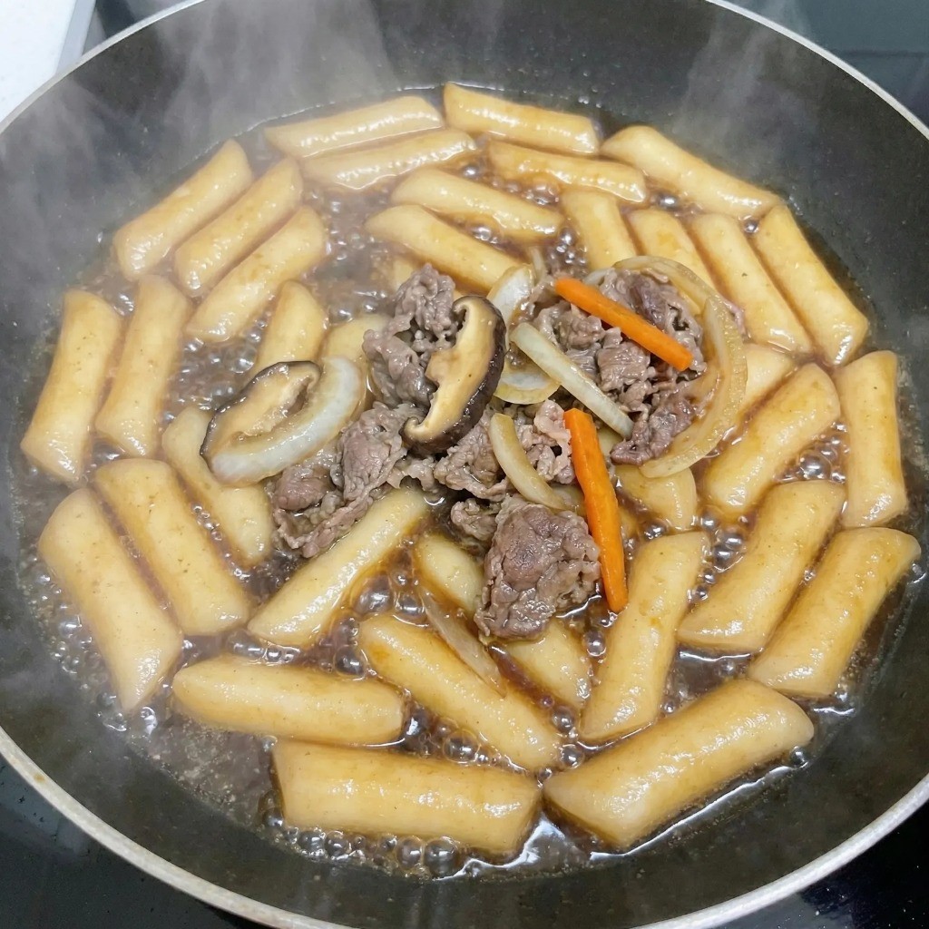 간장 소스와 채소 넣고 졸이기, 맛있는 궁중떡볶이 양념장 만드는 법