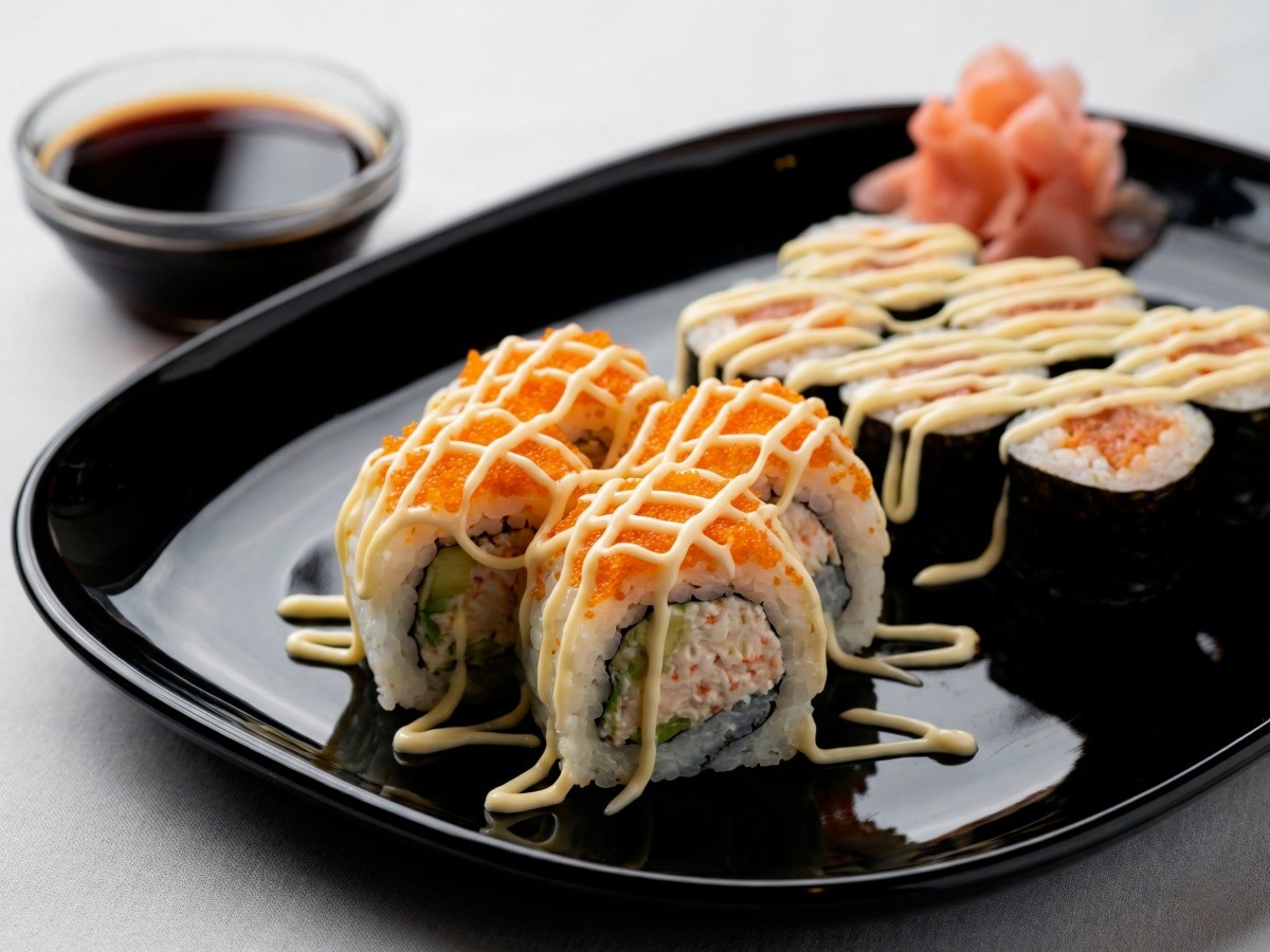 백종원 레시피로 완성한 게살 마요와 스파이시 참치 두 가지 맛의 캘리포니아 롤 요리