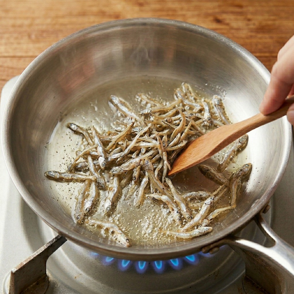 백종원 멸치볶음 레시피 - 식용유를 두른 프라이팬에 멸치를 먼저 볶아 비린내를 날리는 과정