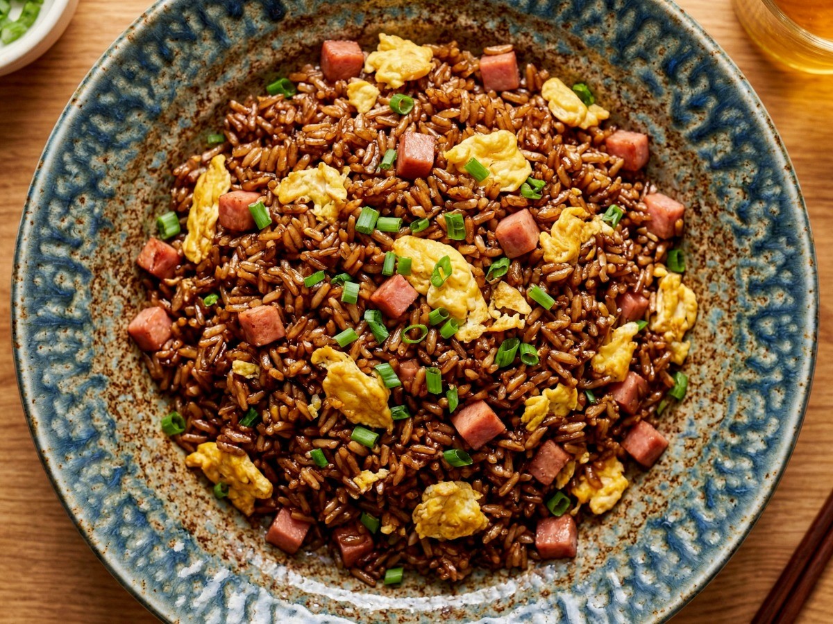 노두유 한 스푼으로 불맛을 낸 초간단 통조림햄 계란 볶음밥 완성 요리