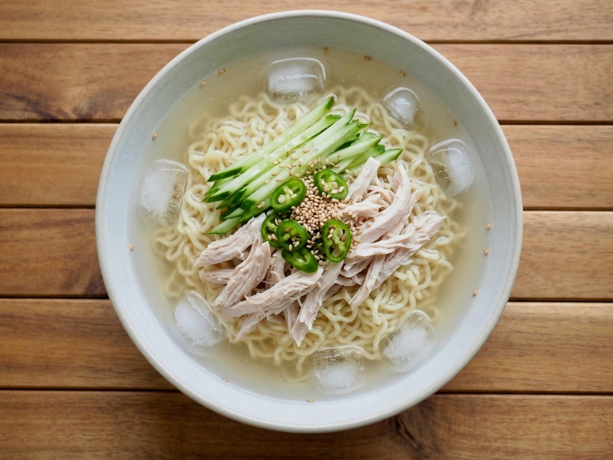 백종원 초계라면 완성 사진 - 닭가슴살과 진라면 순한맛으로 만든 얼음 동동 시원한 여름 별미 냉라면 요리