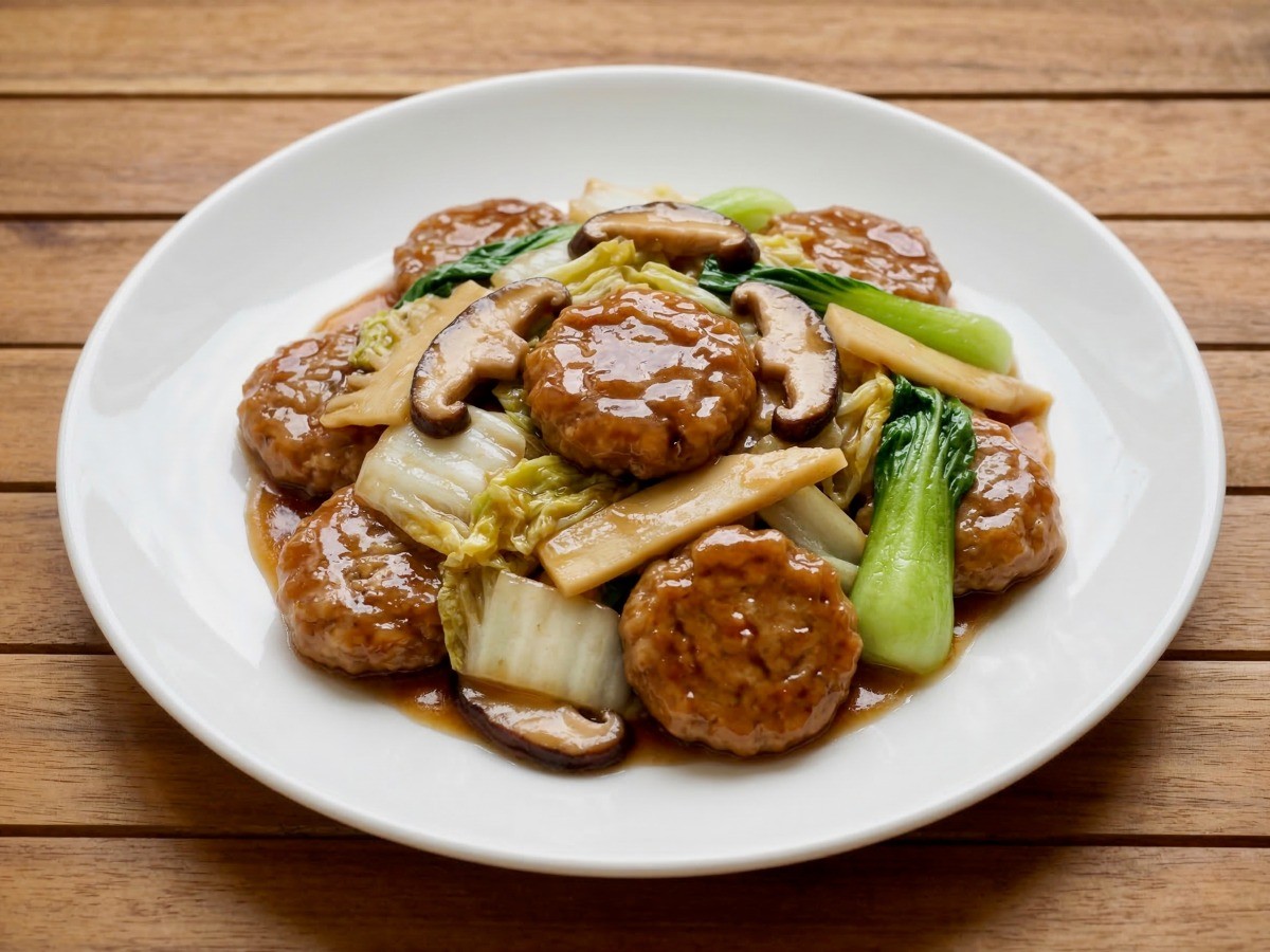 이연복 난자완스 완성 모습, 윤기가 흐르는 고기 완자와 채소