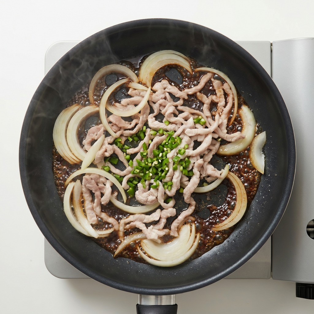 간단한 저녁메뉴 매운잡채밥 4단계 - 손질한 야채와 고춧가루를 넣고 고추기름 내며 볶기