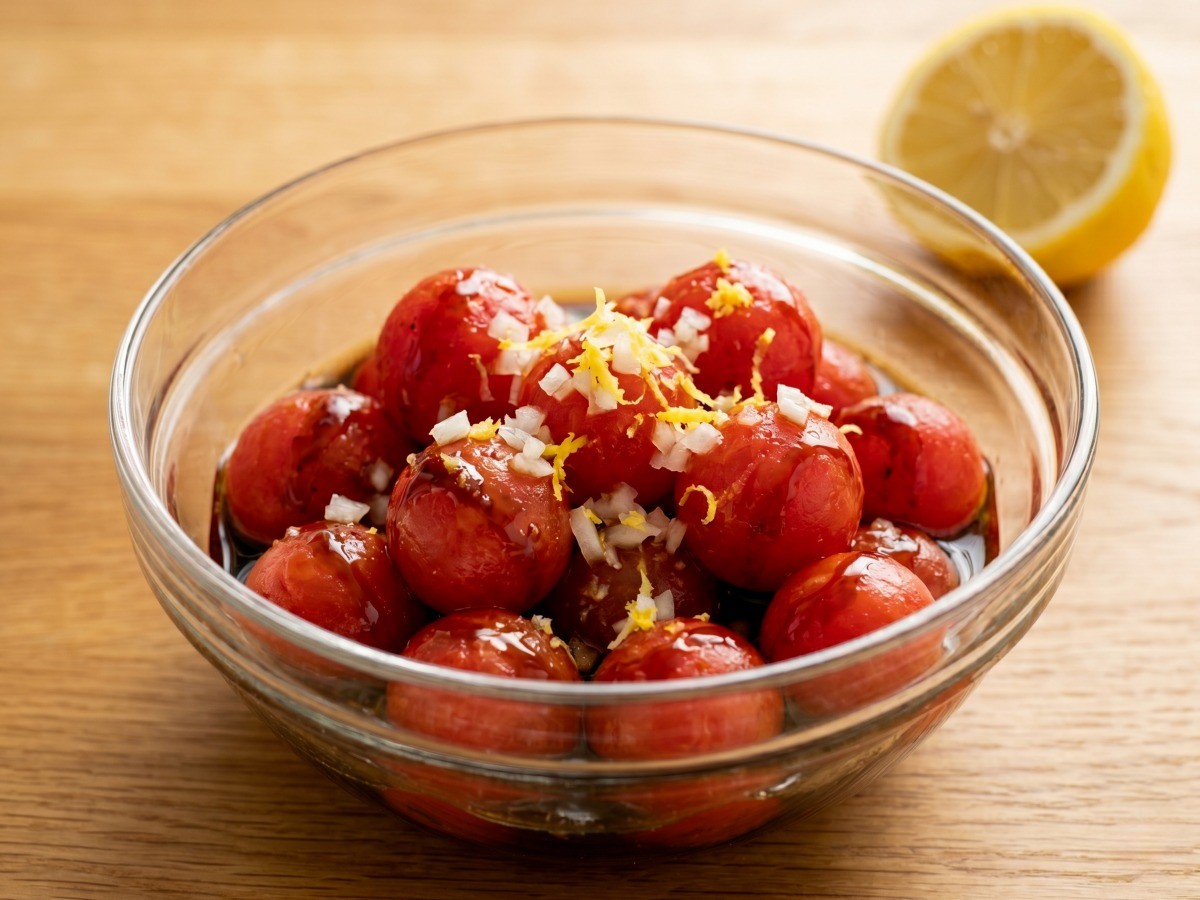 이연복 토마토 마리네이드 레시피: 굴소스를 넣어 새콤달콤 감칠맛이 폭발하는 방울토마토 요리 완성 이미지