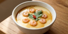 이연복 푸딩 계란찜 레시피 완성 사진 - 새우 고명을 올린 부드러운 일본식 차완무시
