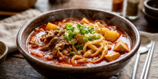 편스토랑 정일우 고추장 칼국수 완성품 - 진한 고추장찌개와 쫄깃한 수타면