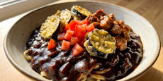편스토랑 윤형빈 토마토 짜장면 완성 요리 사진