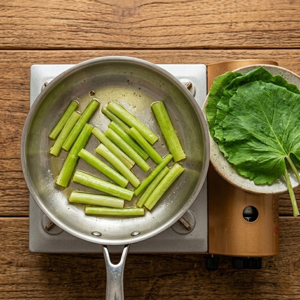 머윗잎과 머윗대 데치고 들기름에 볶기 - 쓴맛을 잡고 고소함을 더하는 조리 과정