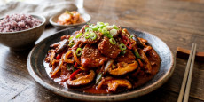 편스토랑 이경규 표고 두루치기 완성 - 쫄깃한 표고버섯과 매콤달콤한 돼지고기 앞다리살 제육볶음