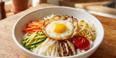 백종원 10분 완성 초간단 원팬 전자레인지 비빔밥 완성 연출 컷
