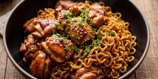 완성된 편스토랑 이영자 간장닭갈비볶음면 레시피 플레이팅