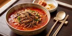 집에서 끓이는 얼큰하고 진한 완벽 보양식 편스토랑 김재원 양고기 육개장 완성 사진