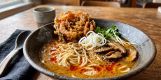 편스토랑 류수영 우새탕면 완성 요리, 진한 소기름 채수 국물과 바삭한 수제 새우바의 조화
