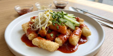 편스토랑 정상훈 냉떡볶이 완성 요리, 아삭한 채소와 바삭한 튀긴 떡의 조화