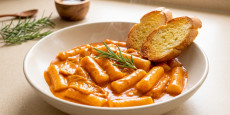 로즈메리 떡볶이 완성 요리와 바게트 가니시, 편스토랑 정상훈 레시피