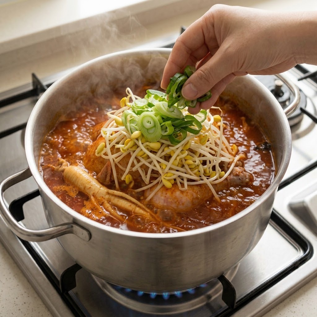 아삭한 콩나물 넣고 대파 고명 올리기, 빨간 삼계탕 완성 6단계