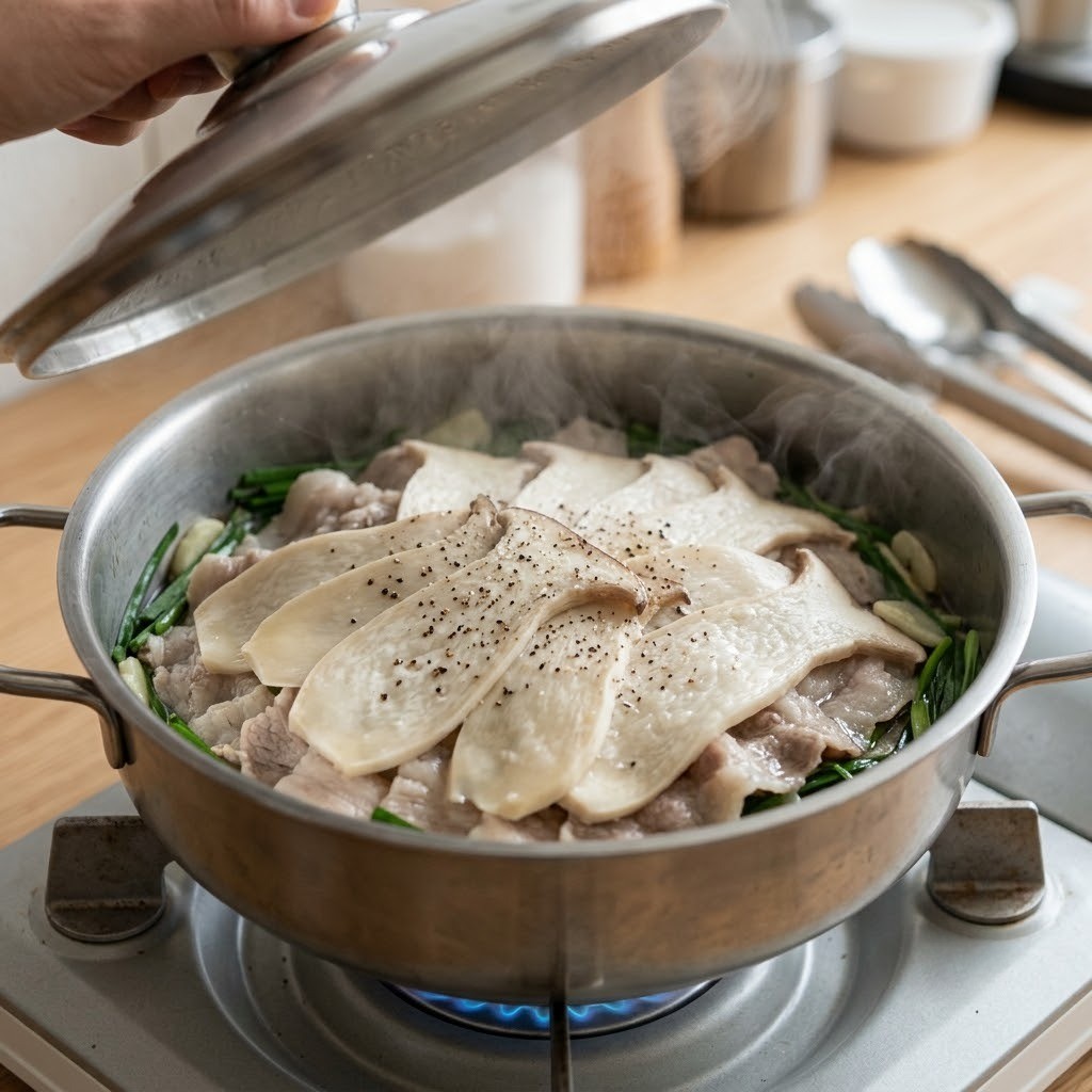 황제대패수육 황제버섯을 덮어 찜기에서 15분간 쪄내는 완성 단계