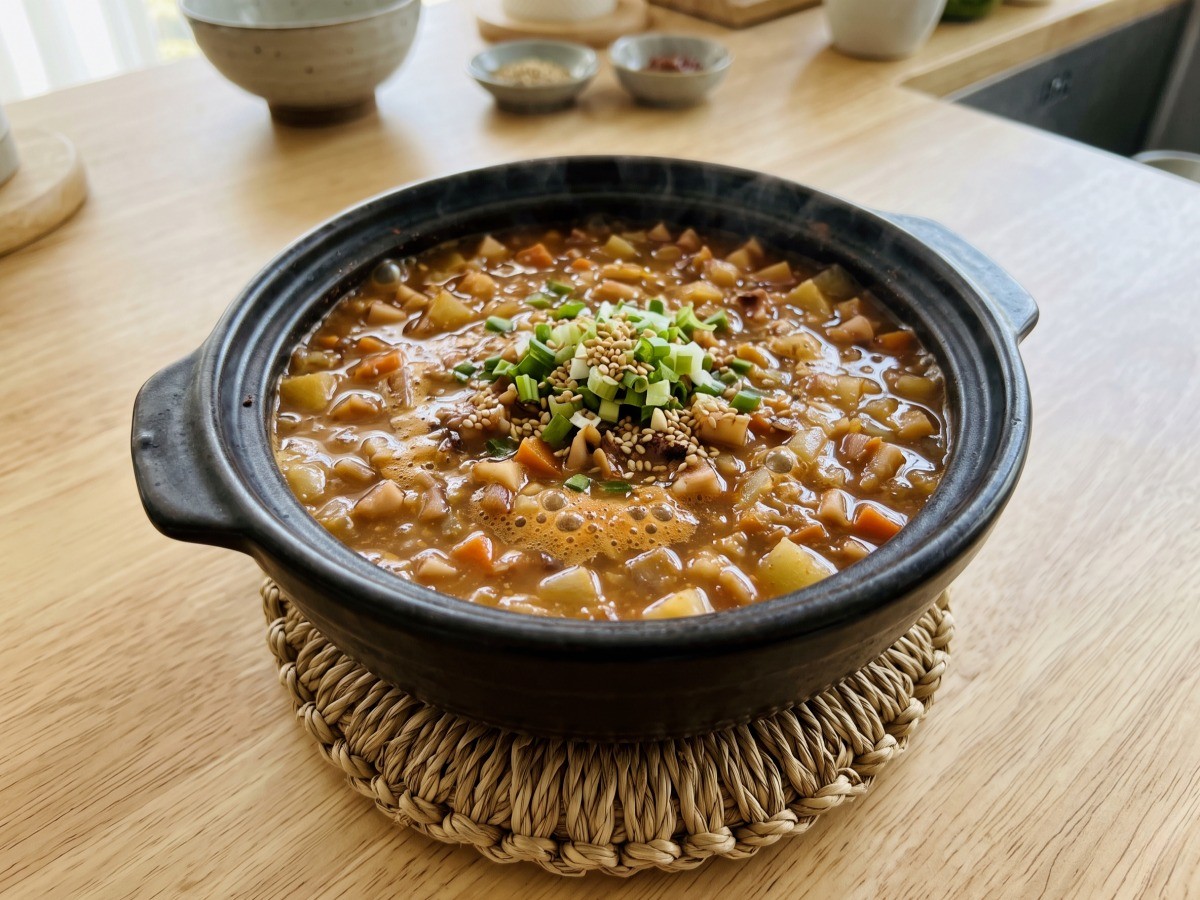 편스토랑 이찬원 오징어 강된장 뚝배기에 담겨 완성된 요리
