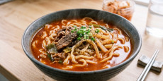 편스토랑 류수영 장칼국수 완성된 얼큰하고 걸쭉한 국물의 면요리