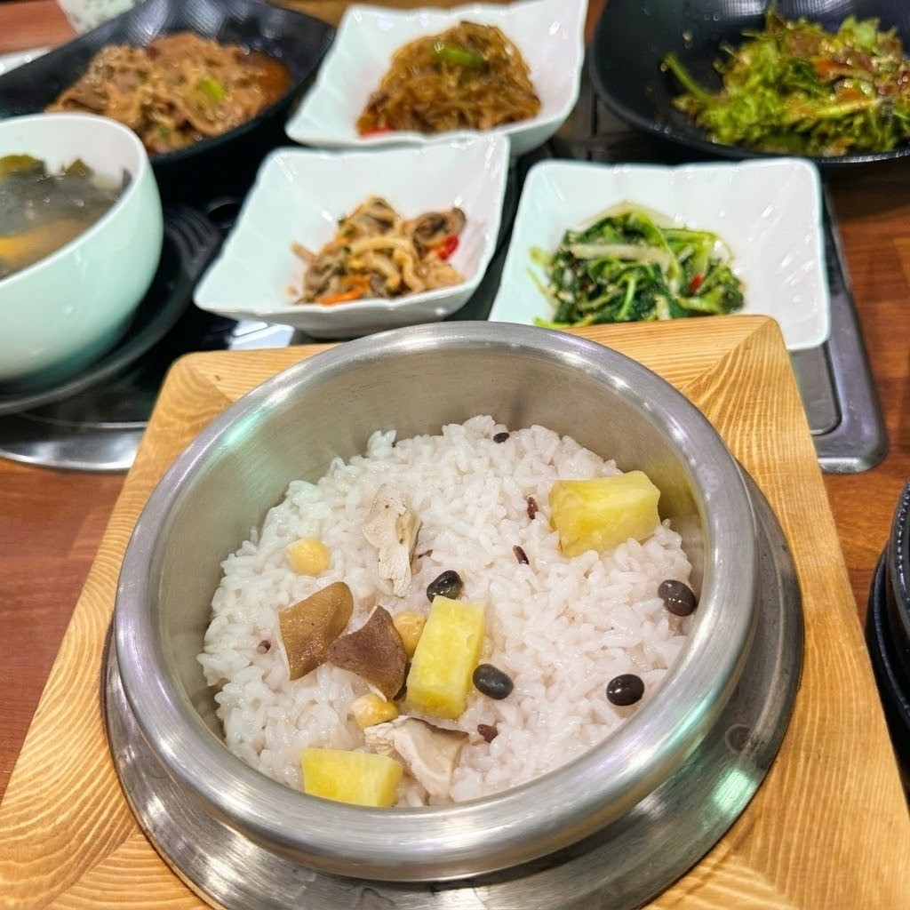 우리돌솥집밥-우리회수산 대표메뉴